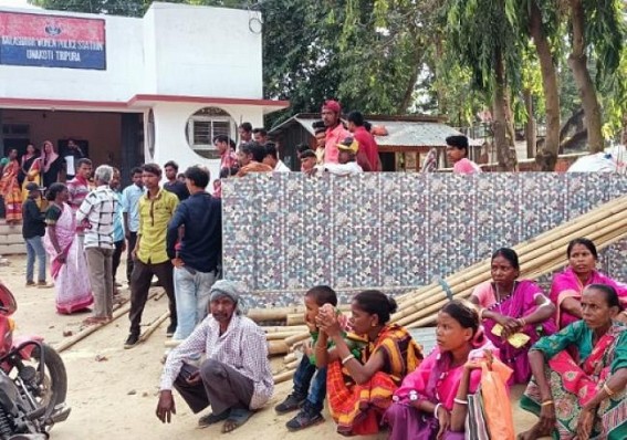 Woman was arrested at Night 11 pm at Kailashahar without arrest warrant, Public Protested at Police Station Woman was arrested at Night 11 pm at Kailashahar without arrest warrant, Public Protested at Police Station